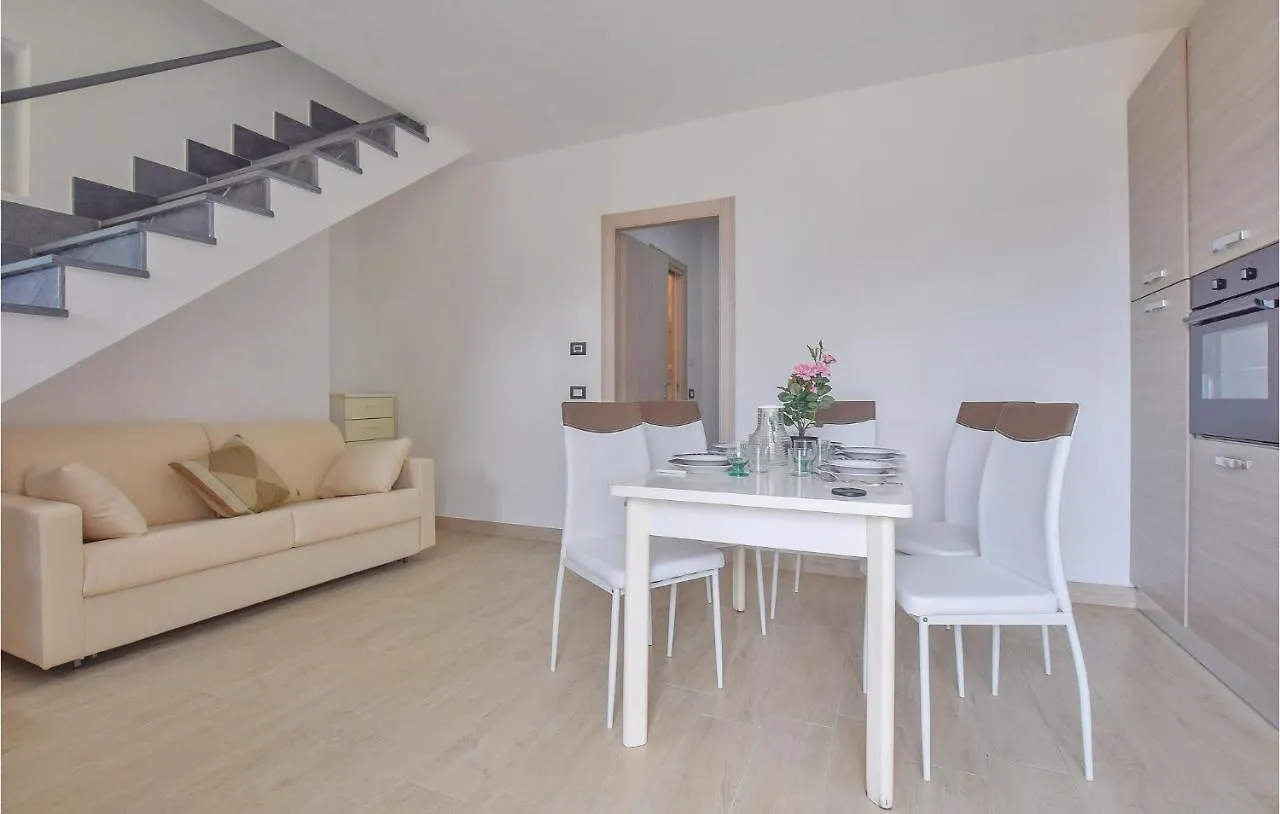 La Casa Gialla Framura 0*,
