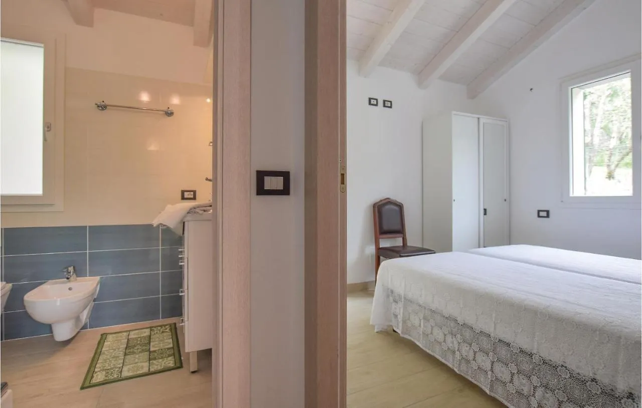 La Casa Gialla Framura 0*,